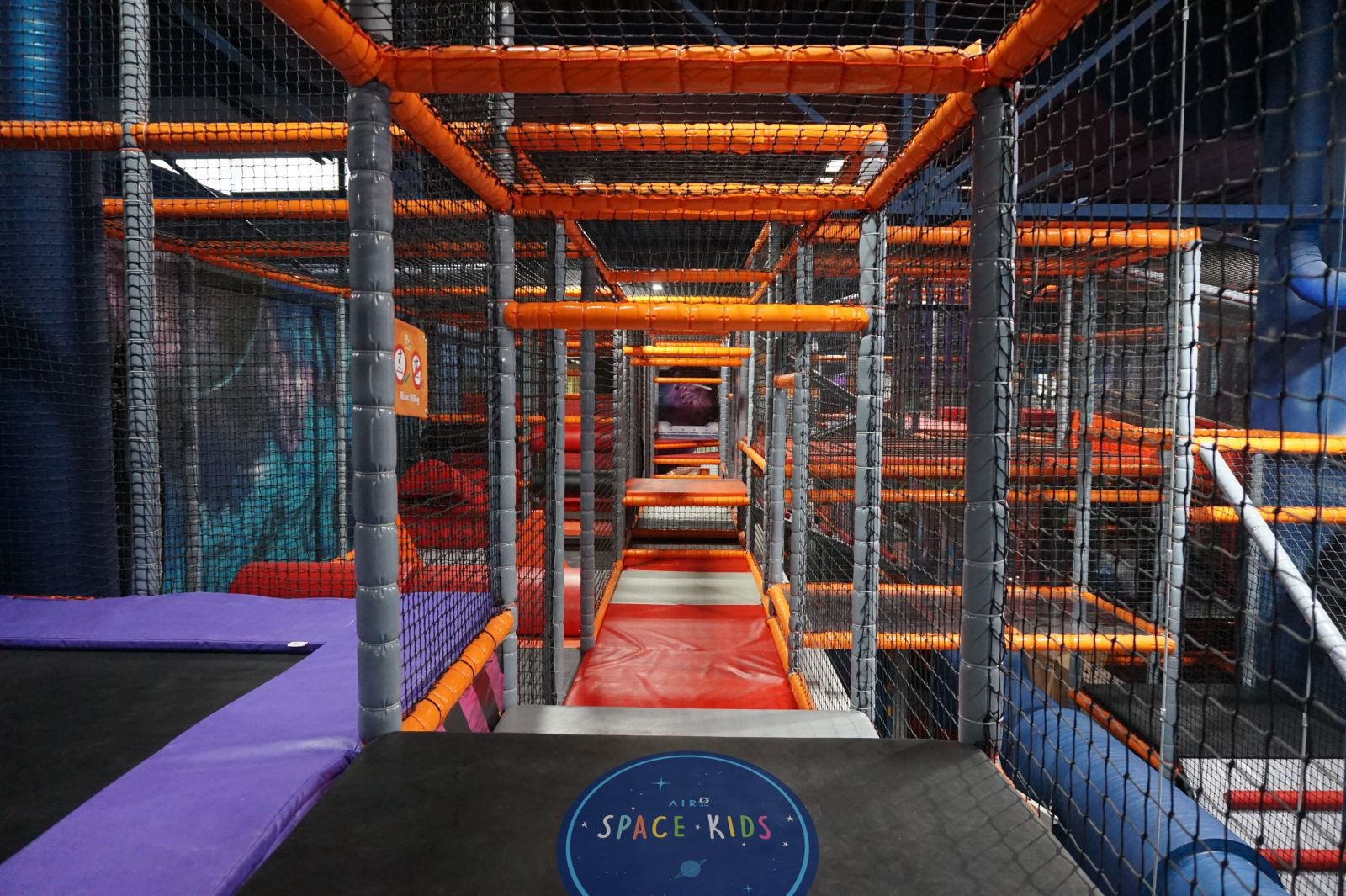 Airo - Nowy wymiar parku trampolin i kosmiczny plac zabaw