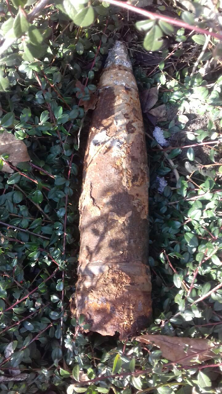 Pocisk na trawniku przy Czerniakowskiej